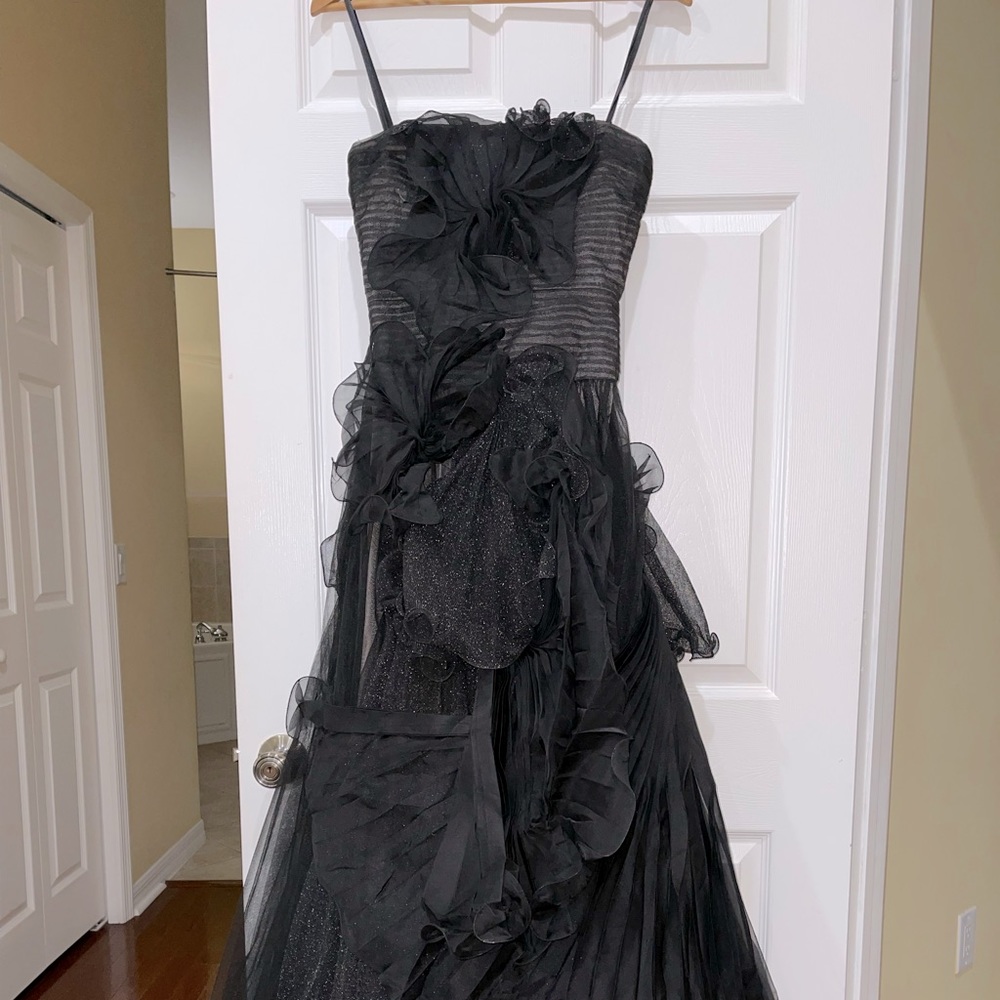 Bcbgmaxazria size 4 black dress, perfect condition!